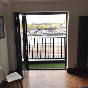 Duplex Harbourside Centre With Free Parking Apartment