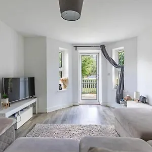  Apartment 2 Bedroom Spacious Sleeps 5 United Kingdom
