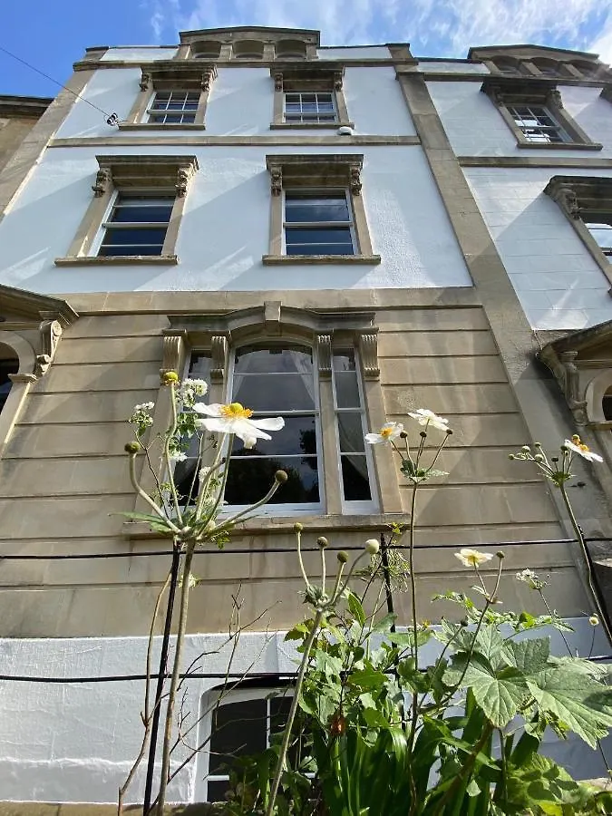 Clifton Georgian Townhouse, Downstairs Ensuite Room & Light Plant Based Breakfast Bristol