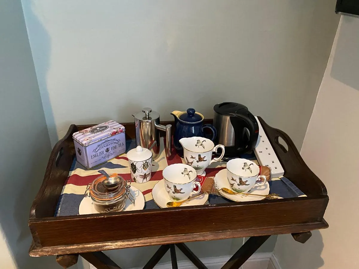 Clifton Georgian Townhouse, Downstairs Ensuite Room & Light Plant Based Breakfast Bristol Apartment